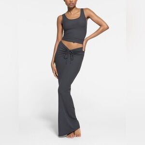 SKIMS Soft Lounge Ruched Long Skirt in GRAPHITE